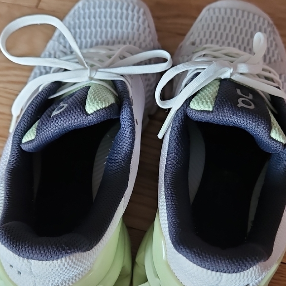 On Cloud Cloudflyer Women's Running Shose Size 7.5 White & Green - Picture 10 of 10